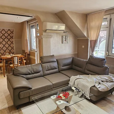 Opera - Classy - Center Of Town - 2 Bedroom Apartment