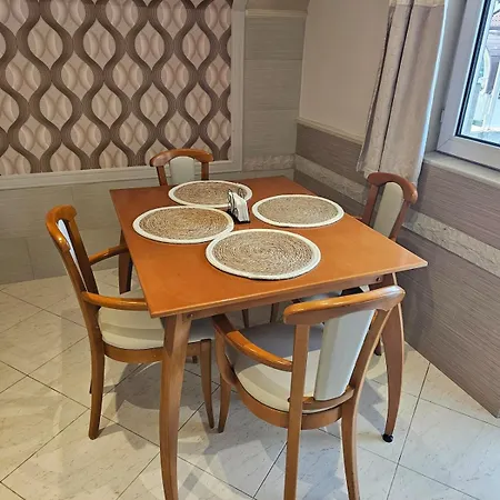 Opera - Classy - Center Of Town - 2 Bedroom *