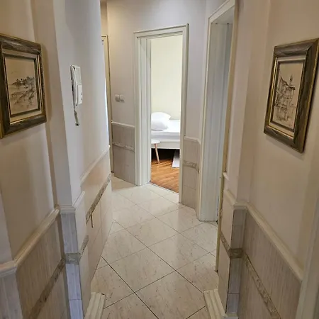 Opera - Classy - Center Of Town - 2 Bedroom