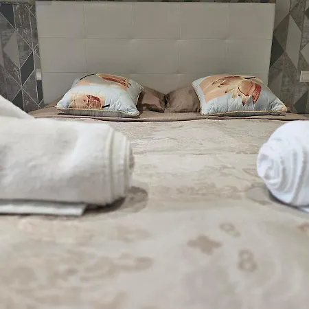 Apartment Opera - Classy - Center Of Town - 2 Bedroom Warna