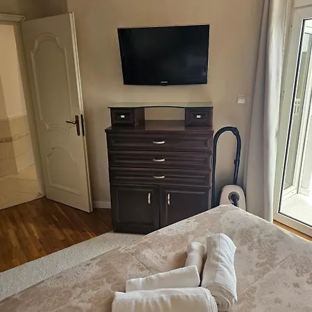Opera - Classy - Center Of Town - 2 Bedroom Apartment *