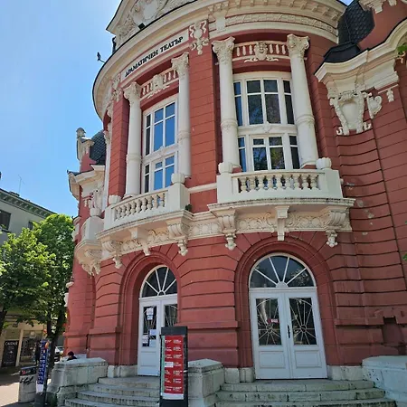 Opera - Classy - Center Of Town - 2 Bedroom Apartment *
